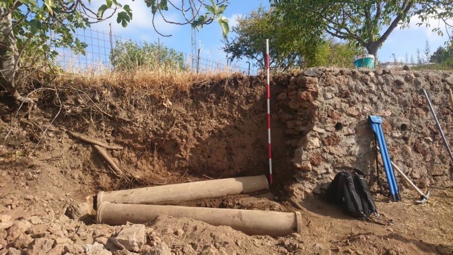 Hallan dos columnas romanas en la finca de un vecino de Cañaveral de León