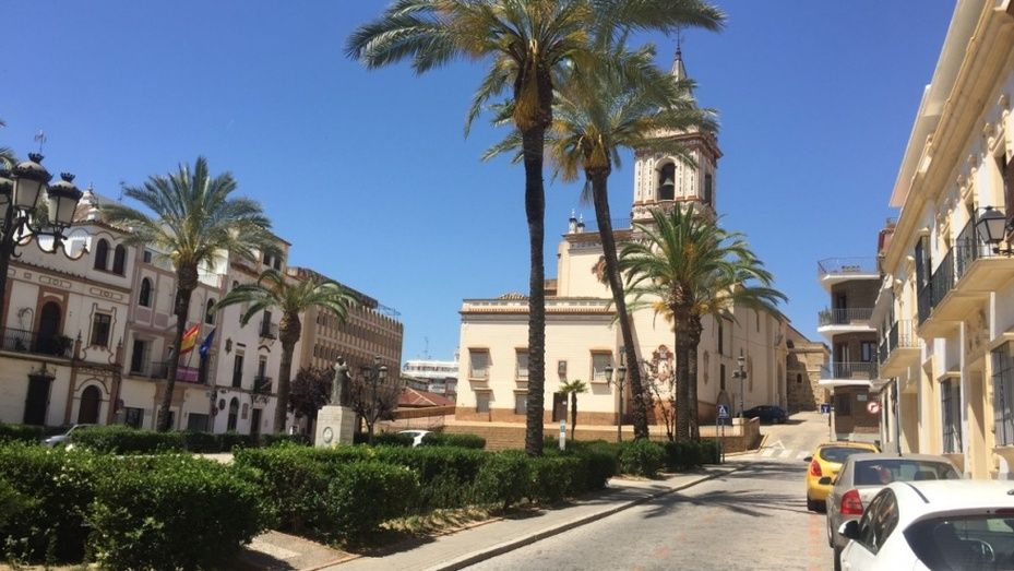 El alcalde se compromete con los vecinos a revisar el proyecto de la Plaza San Pedro