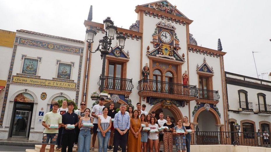 El Ayuntamiento de Palos de la Frontera entrega 62 kits tecnológicos a los estudiantes de la localidad 