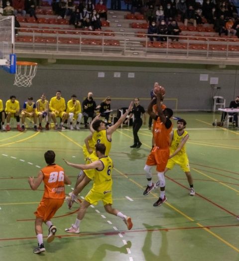 El ala-pívot Mark Hetor, tercer fichaje del Huelva Comercio