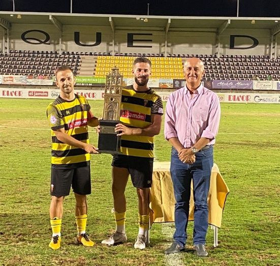 El San Roque se lleva el Trofeo de la Bella tras empatar con el Ayamonte (1-1)