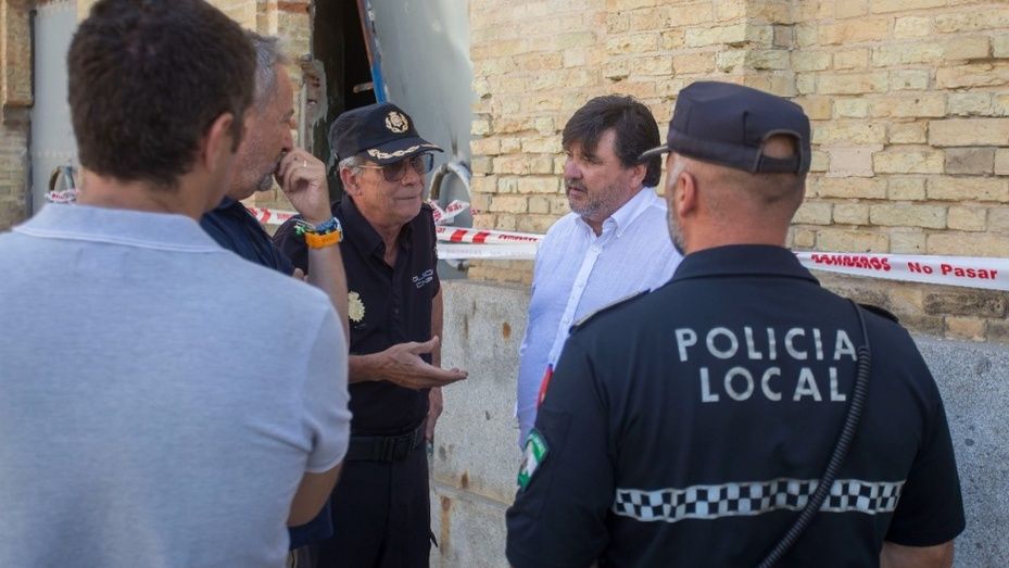 Gabriel Cruz y Manuela Parralo 'politizan' el incendio de la antigua estación de Renfe
