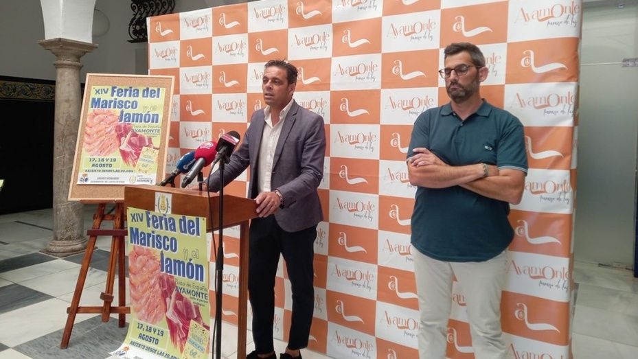 Arranca en la Plaza de España de Ayamonte la XIV Feria del Marisco y el Jamón