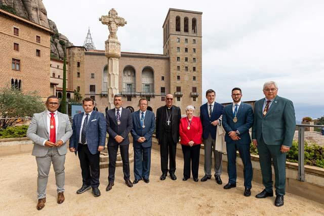 Dos mil personas participan en un encuentro de hermandades rocieras catalanas en Montserrat