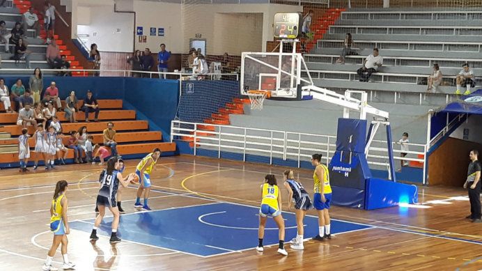 El Ciudad de Huelva nada para morir en la orilla en su debut (45-51)