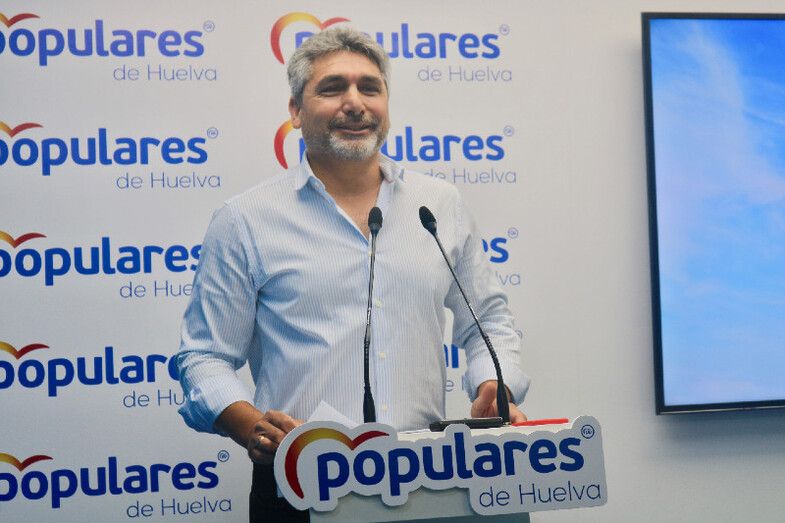 Cortés (PP) avisa que los onubenses pagarían de tres a ocho céntimos por kilómetro recorrido en las autovías