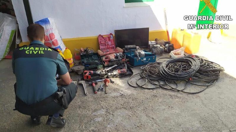 Arrestan a un varón por dos robos con fuerza en explotaciones ganaderas