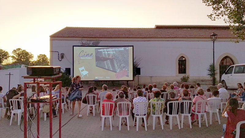 Más de 5.000 personas de pequeños municipios disfrutan de la gran pantalla gracias a 'Cine en el pueblo'