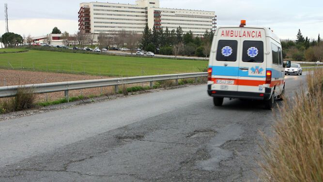Vuelven a reclamar la mejora de la carretera de acceso al Hospital Infanta Elena, aprobadas hace tres años