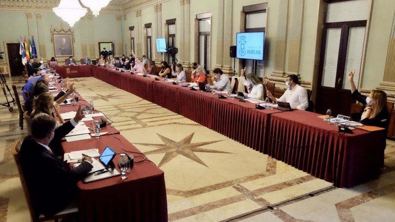 El Pleno del Ayuntamiento reclama a la Junta medidas para consolidar el Servicio de Ayuda a Domicilio