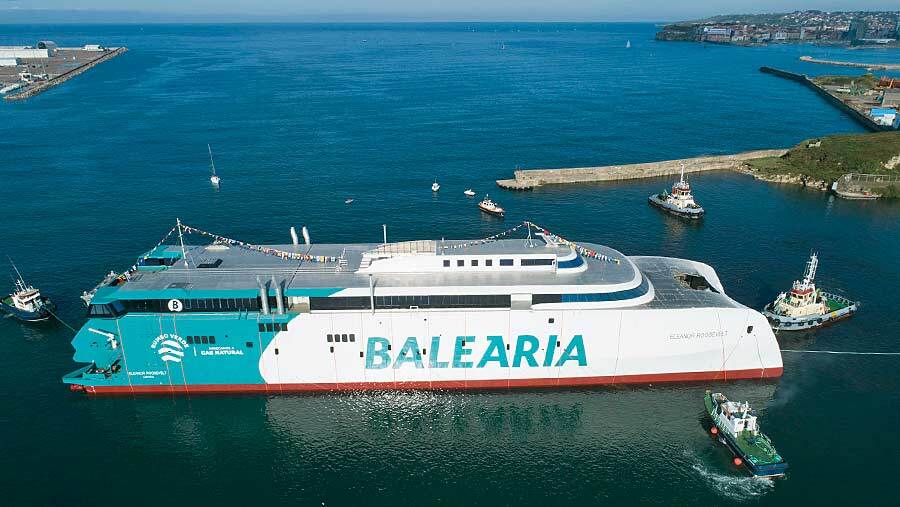 Baleària bota el primer ‘fast ferry’ del mundo con motores a gas natural
