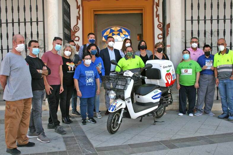 Jóvenes discapacitados ponen en marcha un servicio de mensajería en Moguer