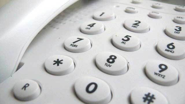 El runrún: Si te llaman del 955 800 008, cógelo