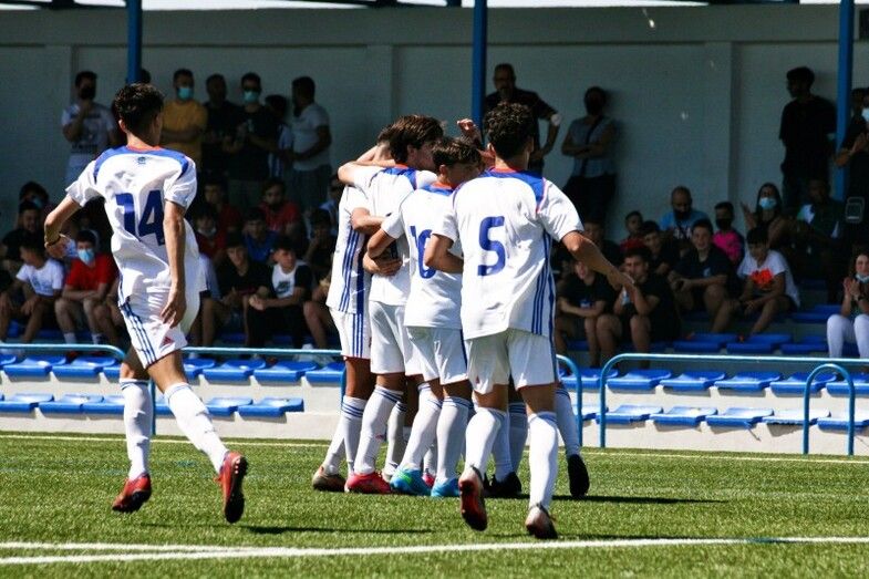 El Recre juvenil ajusticia al Castilleja en el descuento en su debut liguero (3-1)