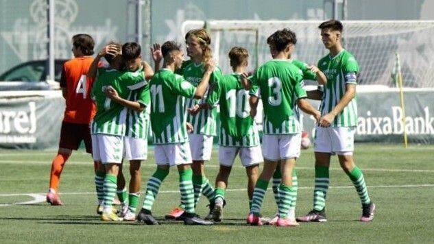 El Betis baja de la nube al Recre juvenil (6-0)