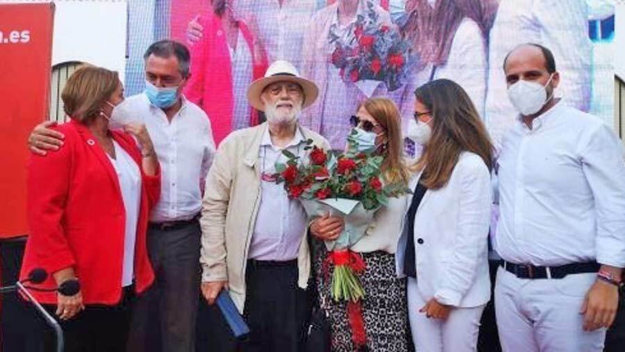 Espadas, en el bautizo de Casa del Pueblo de Ayamonte como Isaías Pérez Saldaña, 'socialista que hace historia'