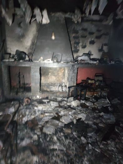 Extinguen el incendio de un vehículo en Ayamonte y de una vivienda en Paterna del Campo