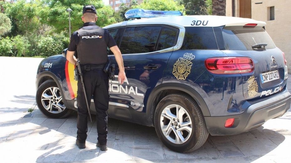Arrestan a una mujer tras apuñalar cerca del corazón a un hombre en Huelva