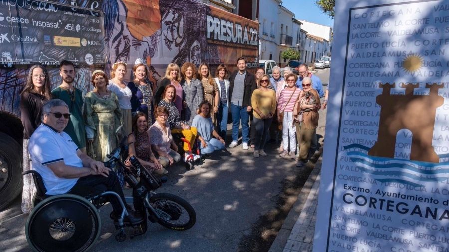 Bienvenida al 'Autobús de la Repoblación' en Cortegana