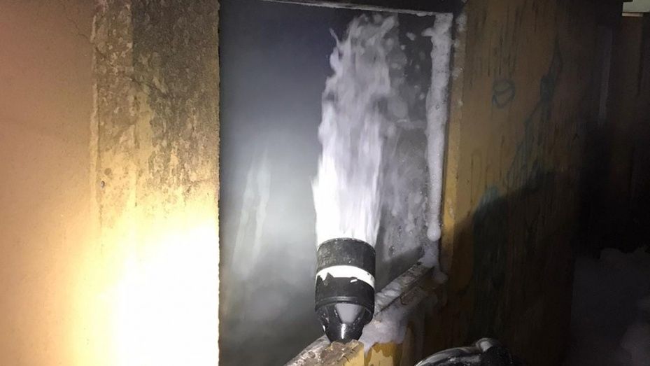 Sofocan un incendio en un centro de transformación de Gibraleón