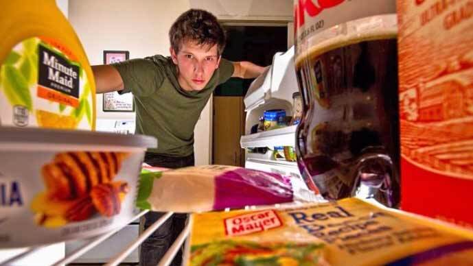 Los riesgos de comer de noche