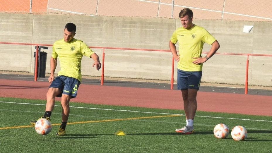 Joselu empieza a entrenar con el Cartaya para coger pronto un óptimo tono físico