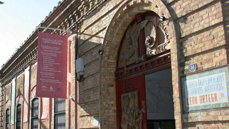 Exigen a la Junta la retirada del amianto de la Escuela de Arte León Ortega