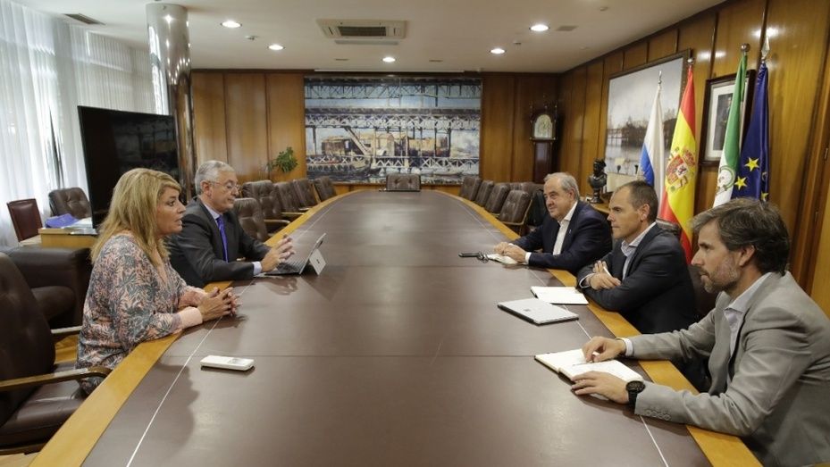 El Puerto de Huelva acogerá distintos proyectos para convertirse en un gran hub de energías renovables
