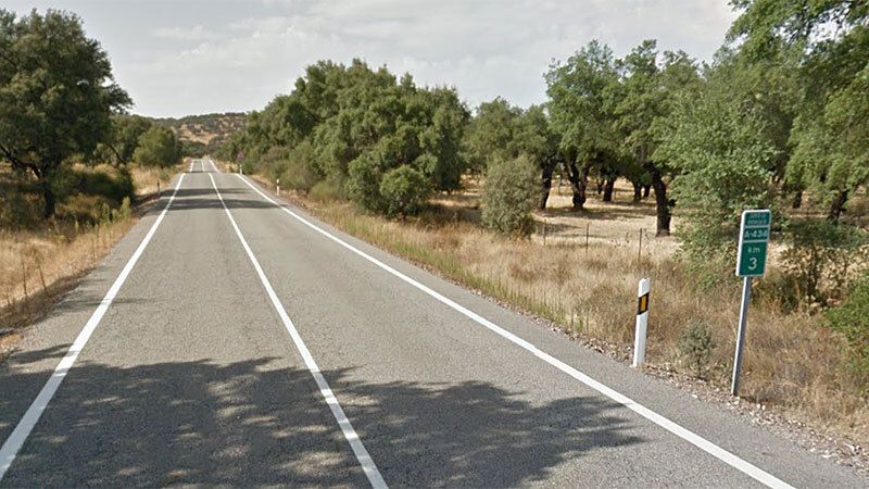 Muere un motorista tras chocar contra un camión en Santa Olalla del Cala
