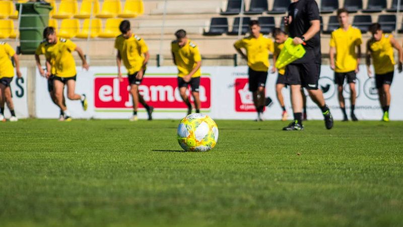 El San Roque sale goleado de Rota (3-1) y cae por primera vez a puestos de descenso