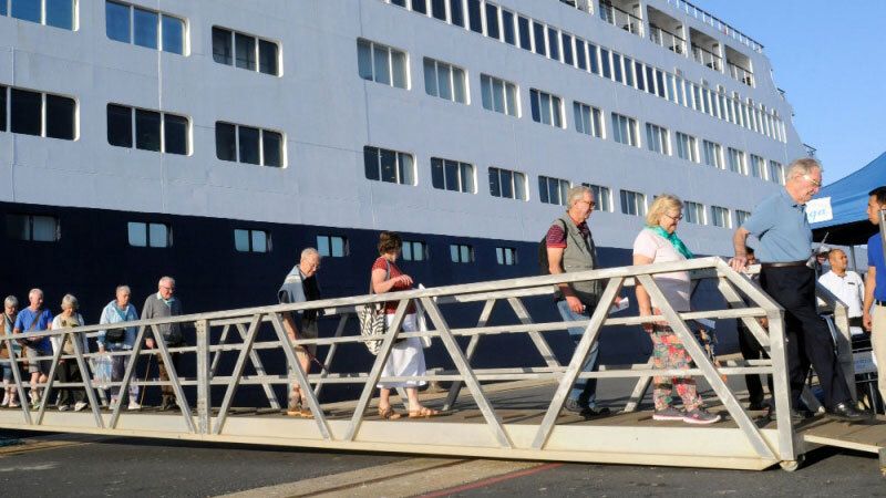Más de 600 turistas desembarcarán este sábado del crucero 'Saga Sapphire'