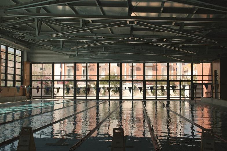Reabre la piscina municipal de Isla Cristina tras la reparación de los daños del temporal