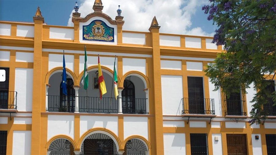 Condenan al Ayuntamiento de Manzanilla a pagar 10.174 euros a una empleada