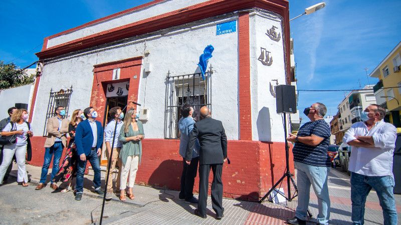 Nueva calle para la peña decana La Colombina, con Antonio González Villa en el recuerdo