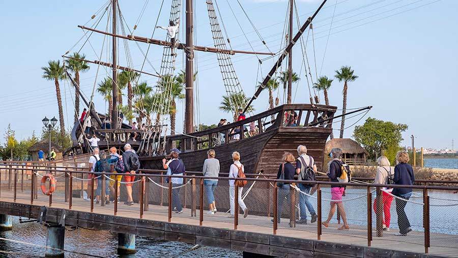 El Día de la Hispanidad abre las puertas del Muelle y el Foro con actividades para toda la familia