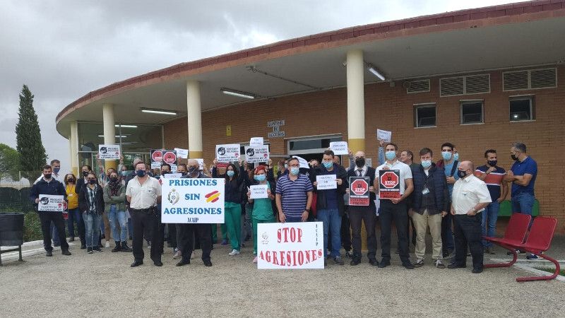 Los trabajadores de la cárcel paran 15 minutos para demandar 'más seguridad'