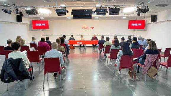 El PSOE de Huelva cree que la 'incalificable' quema de los PGE recuerda 'a tiempos pasados de nuestra historia'