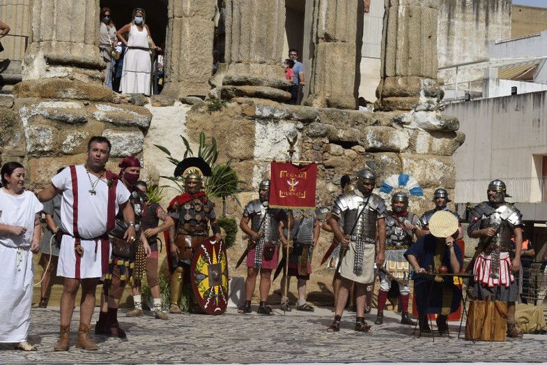La Legio IX Hispana Pvnta Umbría se pasea engalanada por las calles de Mérida