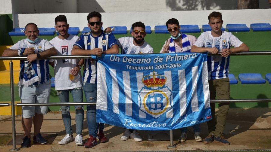 Conil también se tiñe de azul y blanco