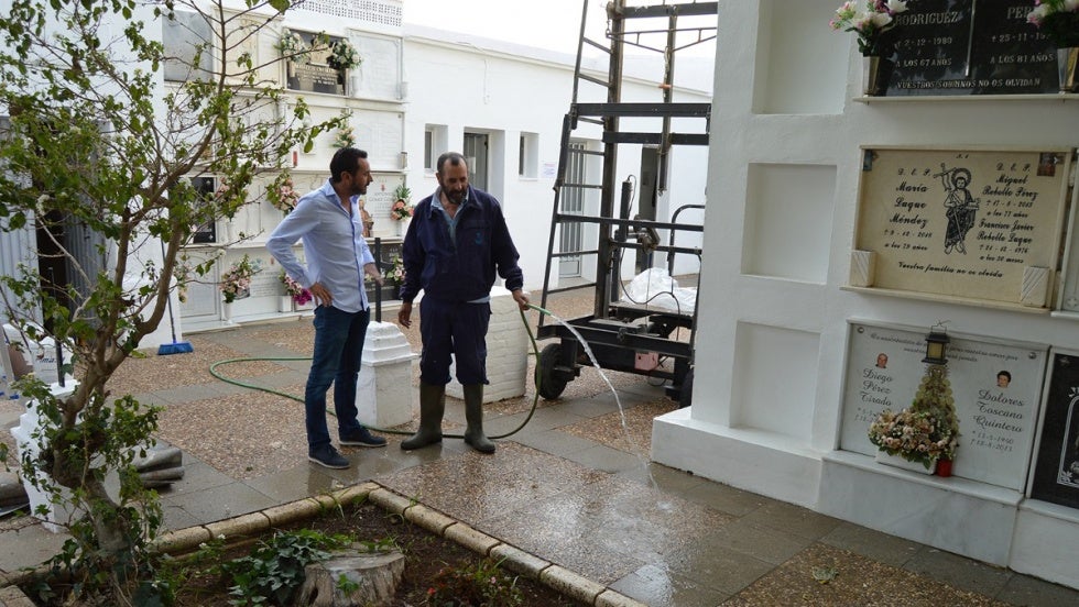 El Ayuntamiento de San Juan ultima los trabajos de adecuación del cementerio municipal