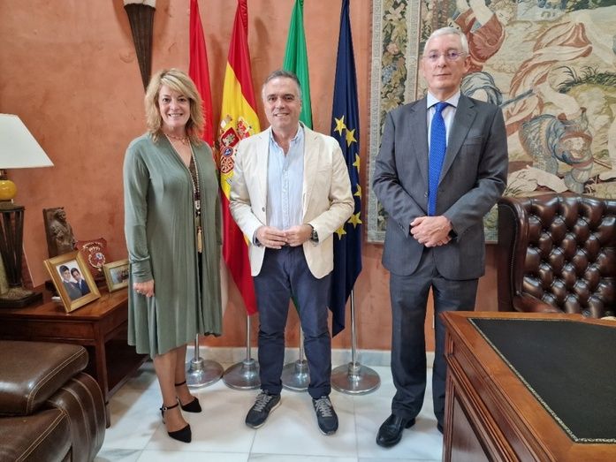 El Puerto de Huelva, gran aliado en la comercialización de los vinos, vinagres y brandis del Condado