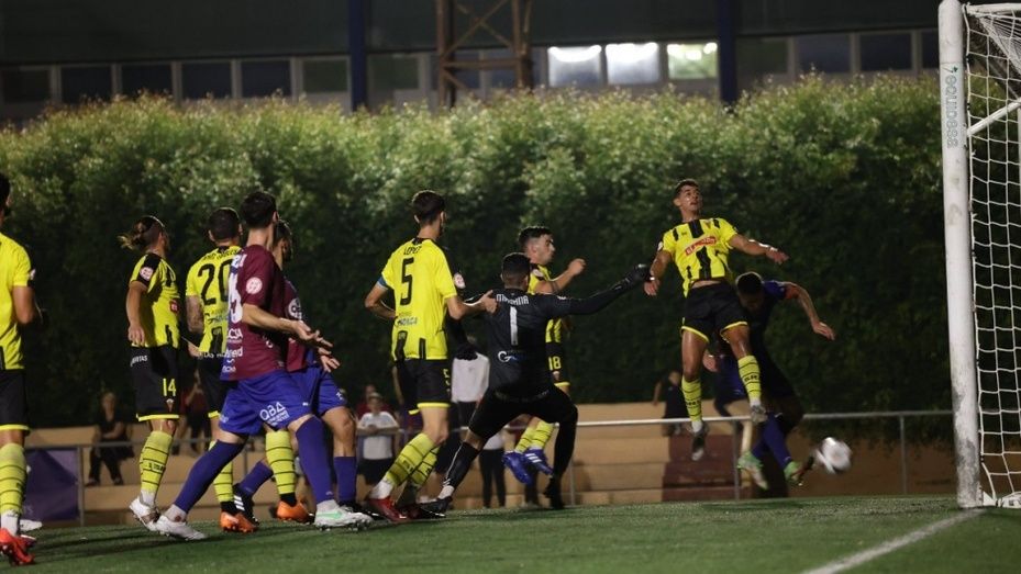 Cruel castigo para el San Roque de Lepe, que cae en la tanda de penaltis en Alzira tras recibir el 2-2 en el minuto 120 jugando ya sólo con 9 futbolistas