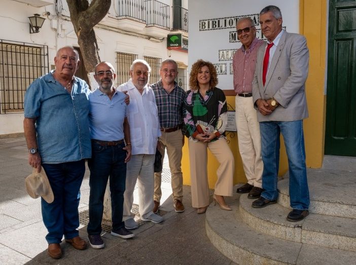 La presidenta de la Diputación inaugura la remodelación de la Biblioteca de Beas