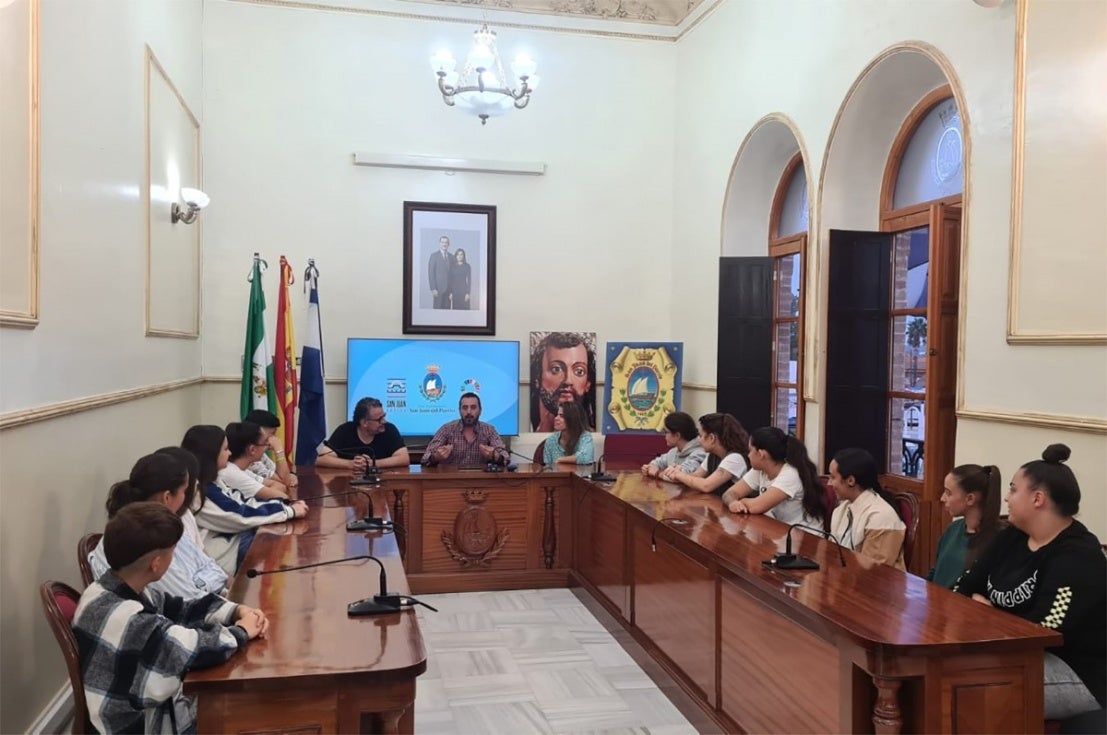 El Ayuntamiento de San Juan del Puerto firma un convenio de colaboración con el CF Huelva Femenino