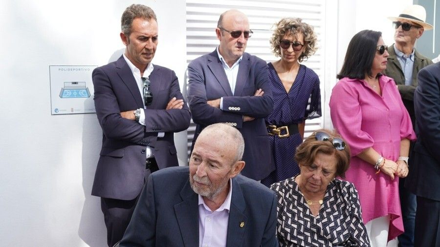 El exalcalde Paco Díaz Olivares recibió el homenaje y el cariño de Moguer