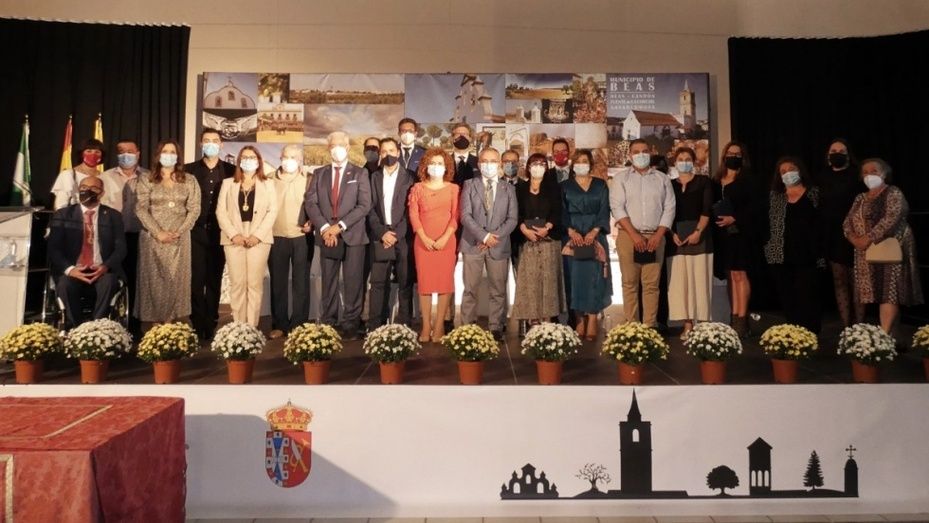 El Ayuntamiento de Beas entrega sus honores y distinciones en el día del municipio