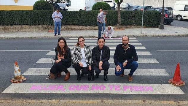 'Mujer, que no te pisen' y otro lemas para los pasos de peatones de Cartaya