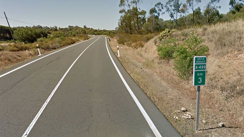 Muere arrollado un ciclista en Ayamonte por un coche que invadió el carril contrario