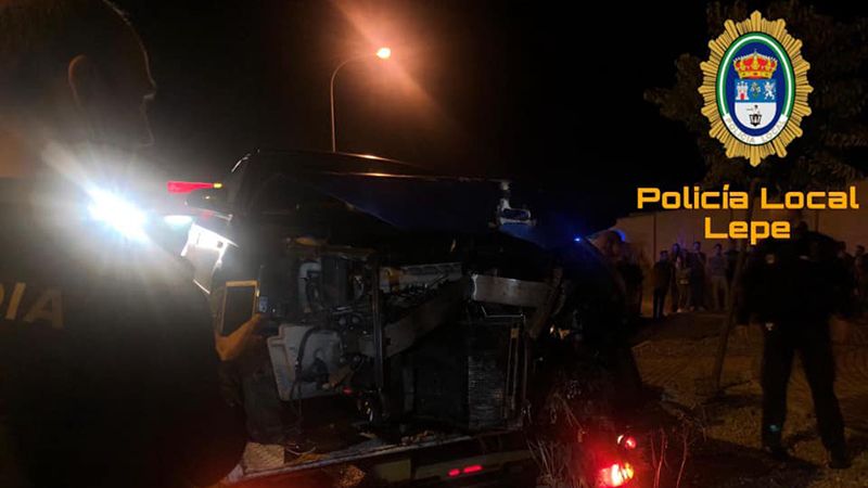 Dos heridos en una carrera ilegal de coches en un polígono industrial de Lepe