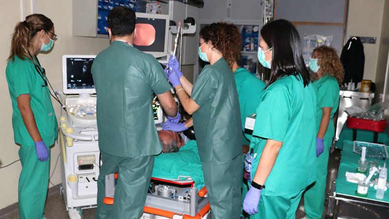 El Hospital Juan Ramón Jiménez amplía la capacidad diagnóstica del cáncer de pulmón con la ecobroncospia